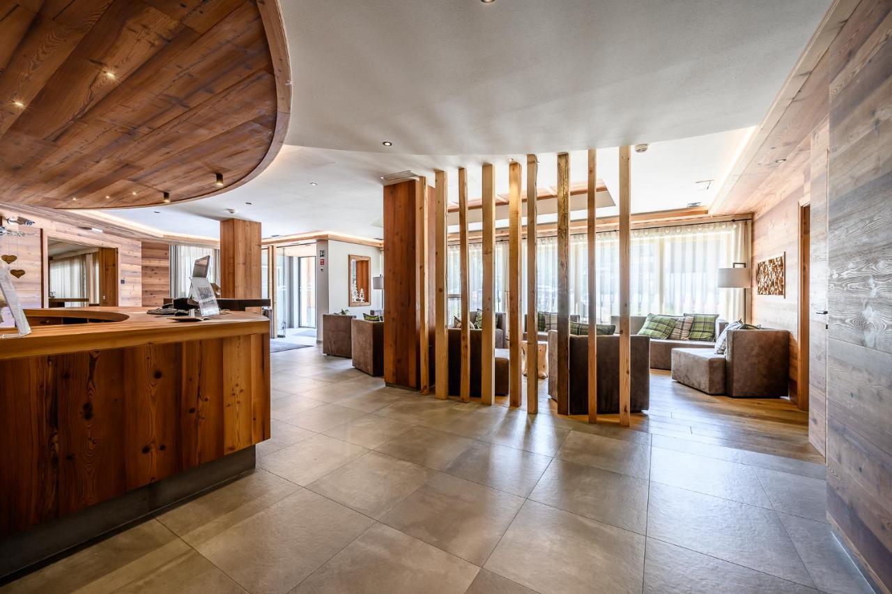 Ravelli Sporting Hotel Mezzana  Exterior photo