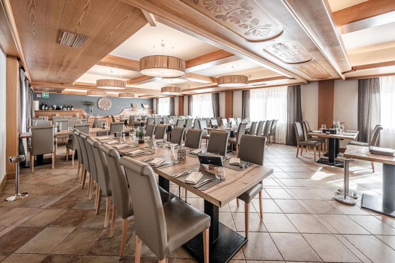 Ravelli Sporting Hotel Mezzana  Exterior photo