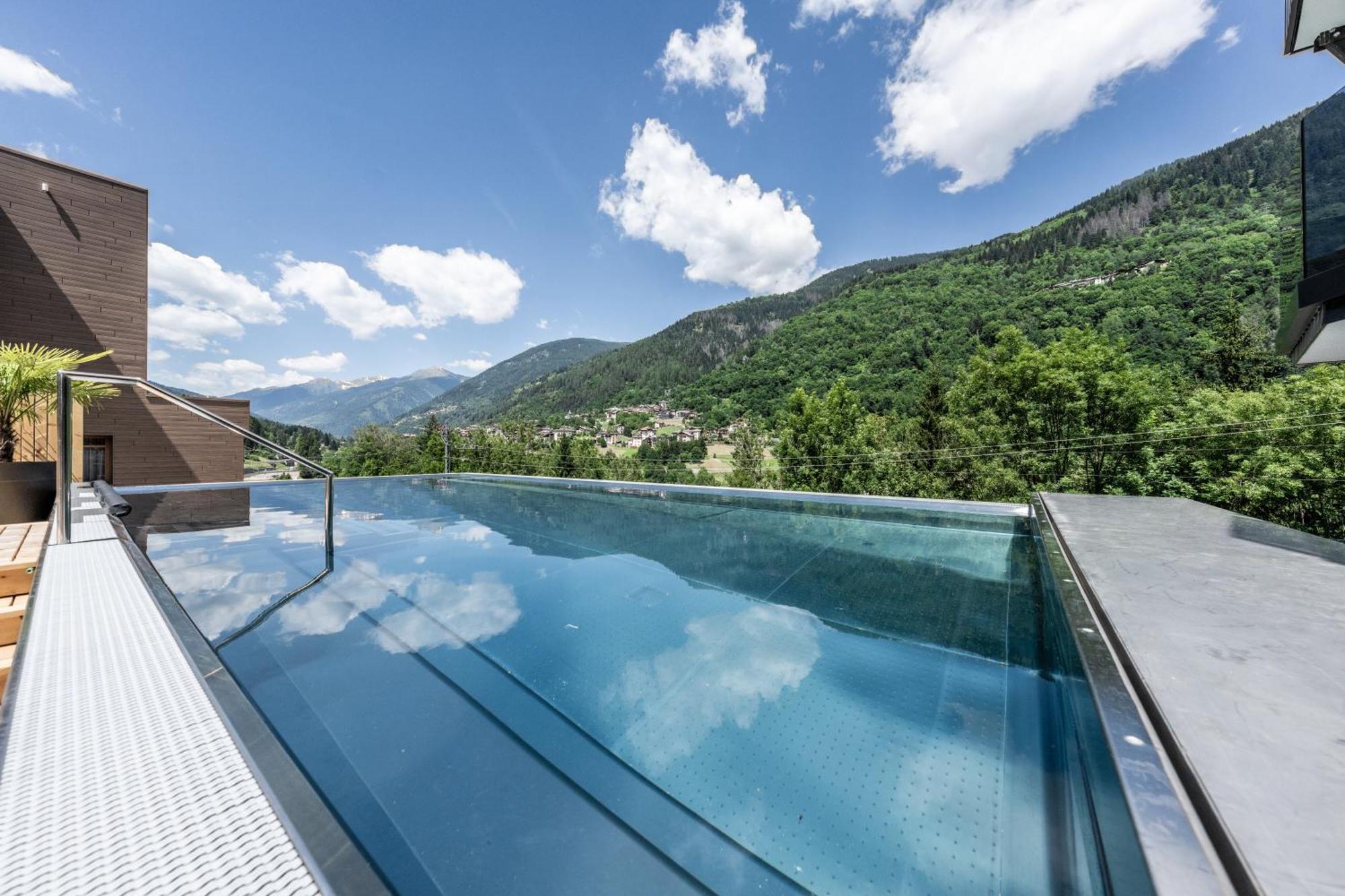 Ravelli Sporting Hotel Mezzana  Exterior photo