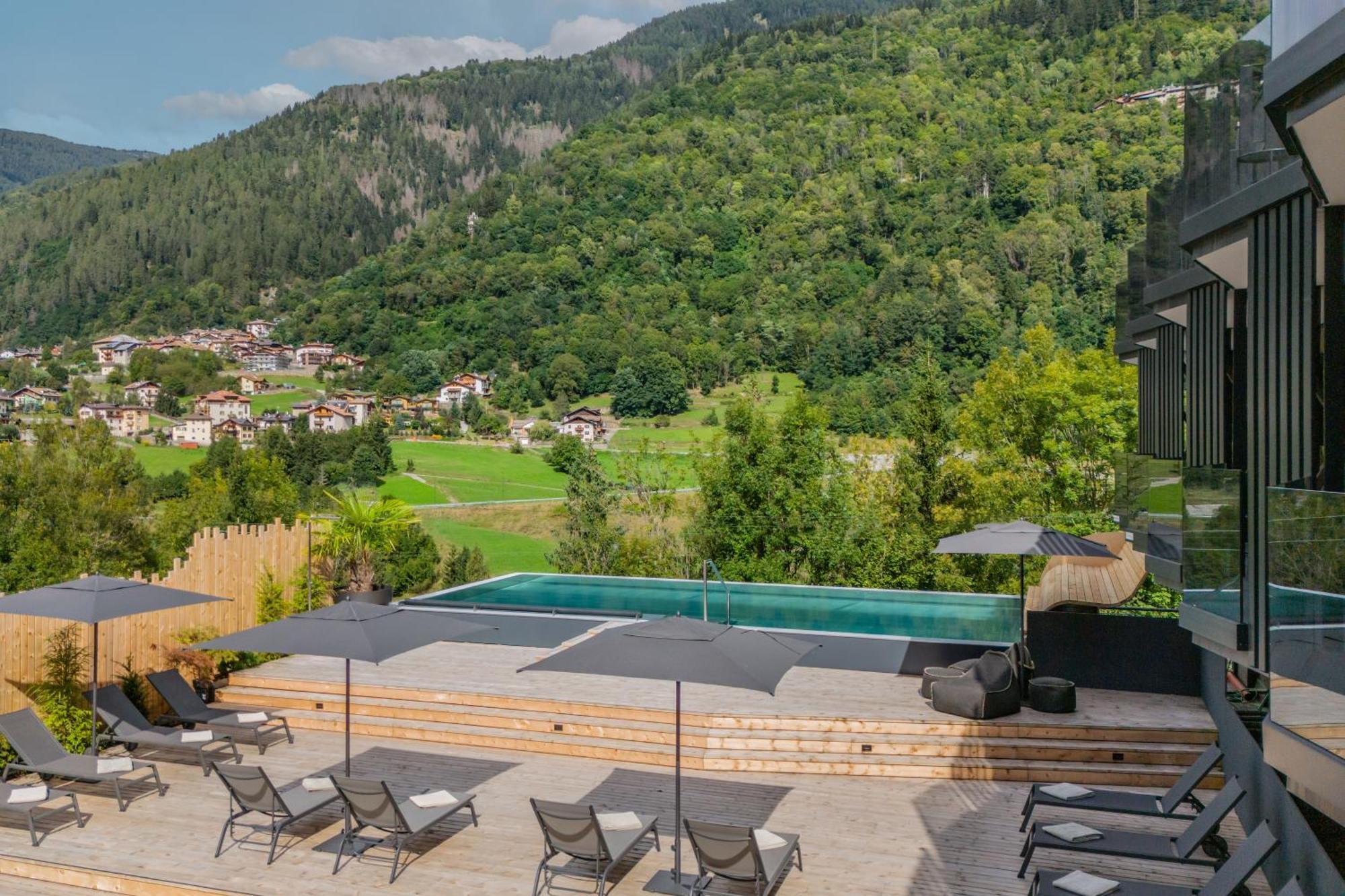 Ravelli Sporting Hotel Mezzana  Exterior photo