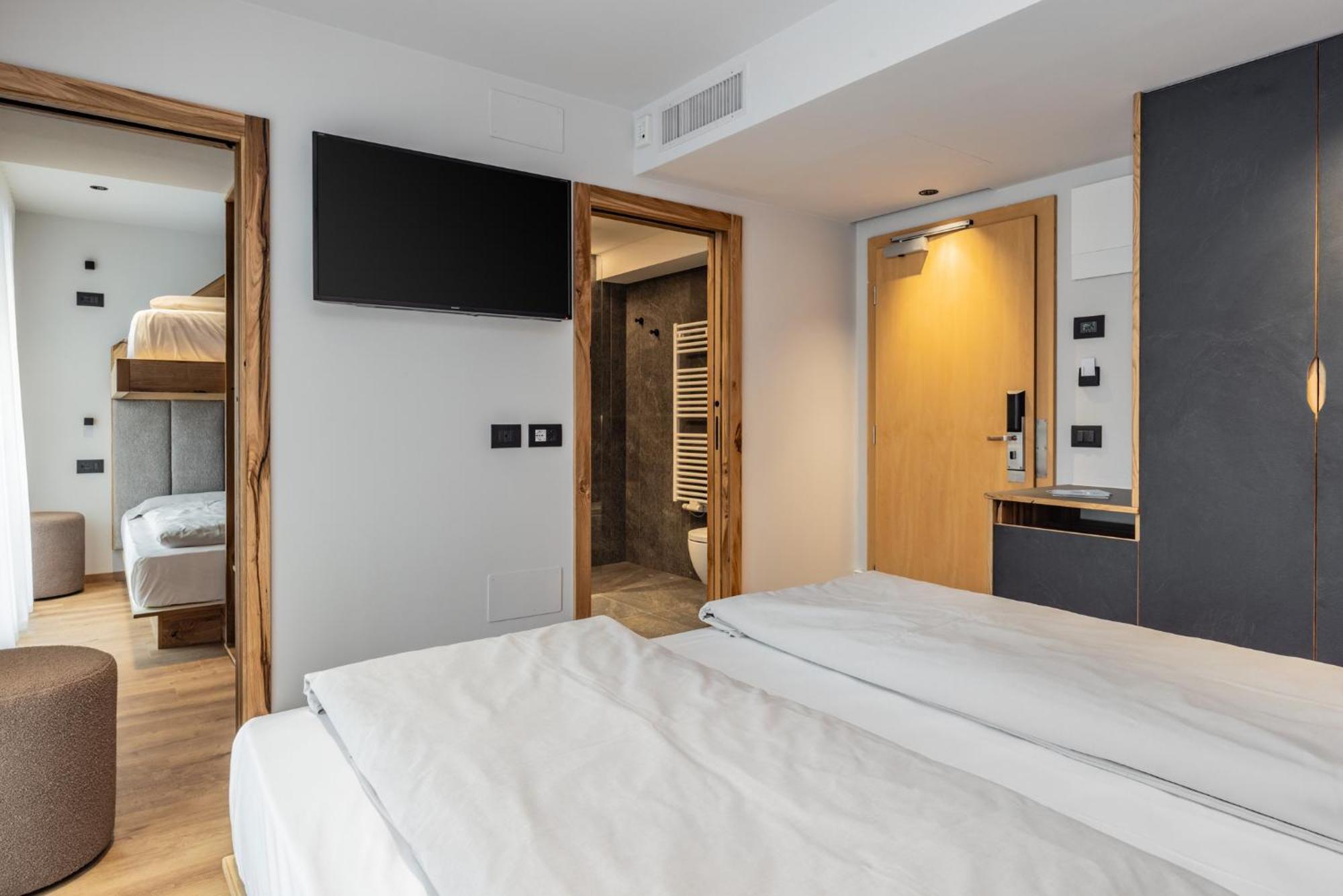 Ravelli Sporting Hotel Mezzana  Exterior photo